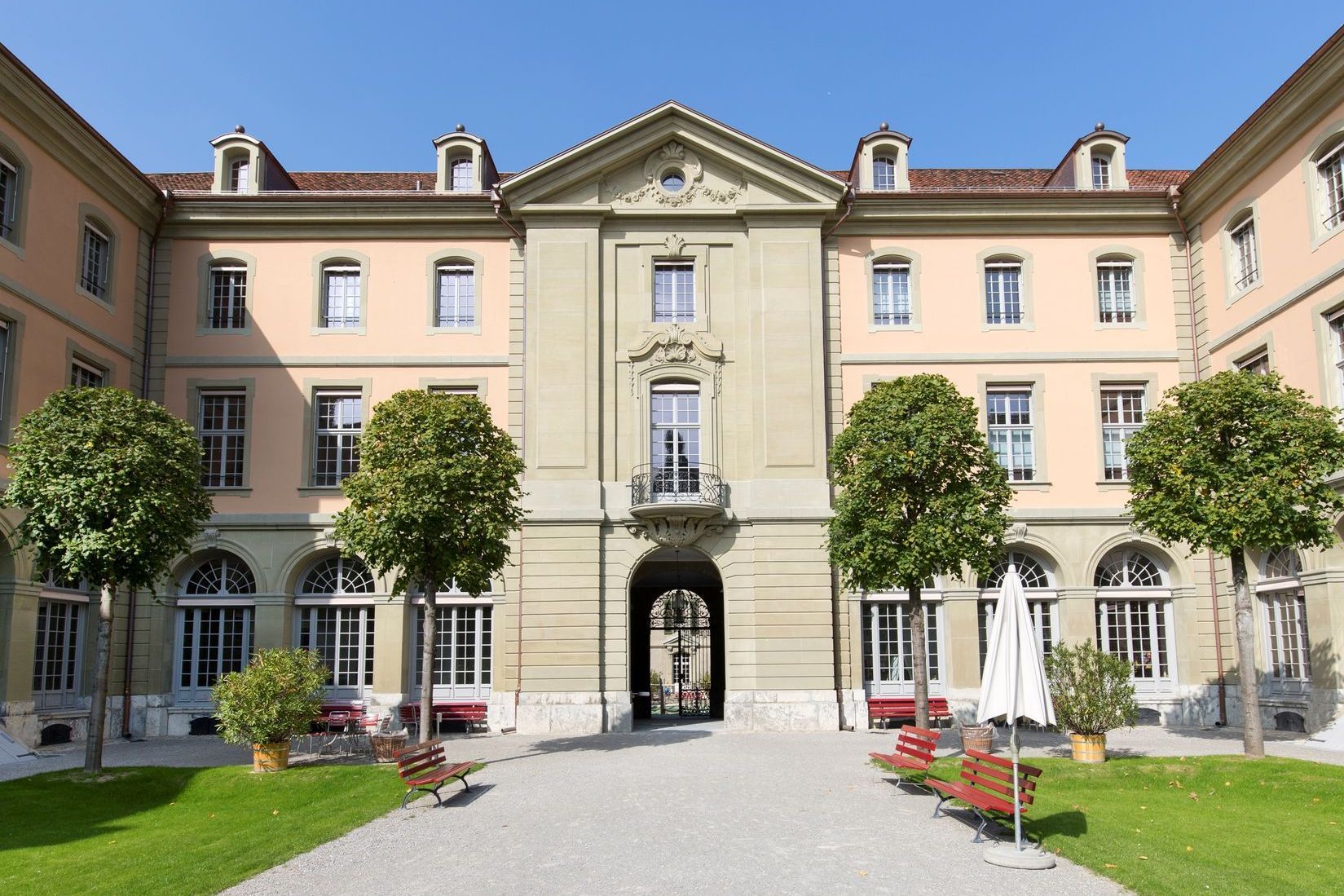 Das Burgerspital aus der Sicht des Innenhofs