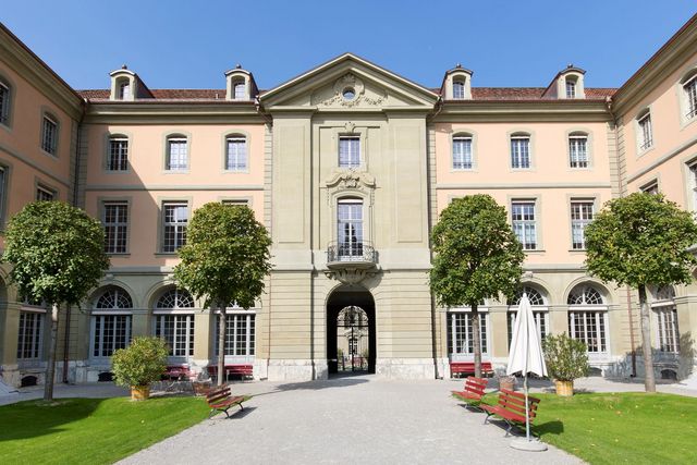 Das Burgerspital aus der Sicht des Innenhofs