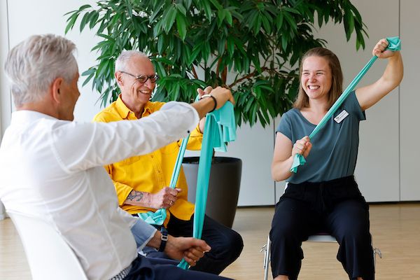 Sportliche Aktivität mit Bänden 